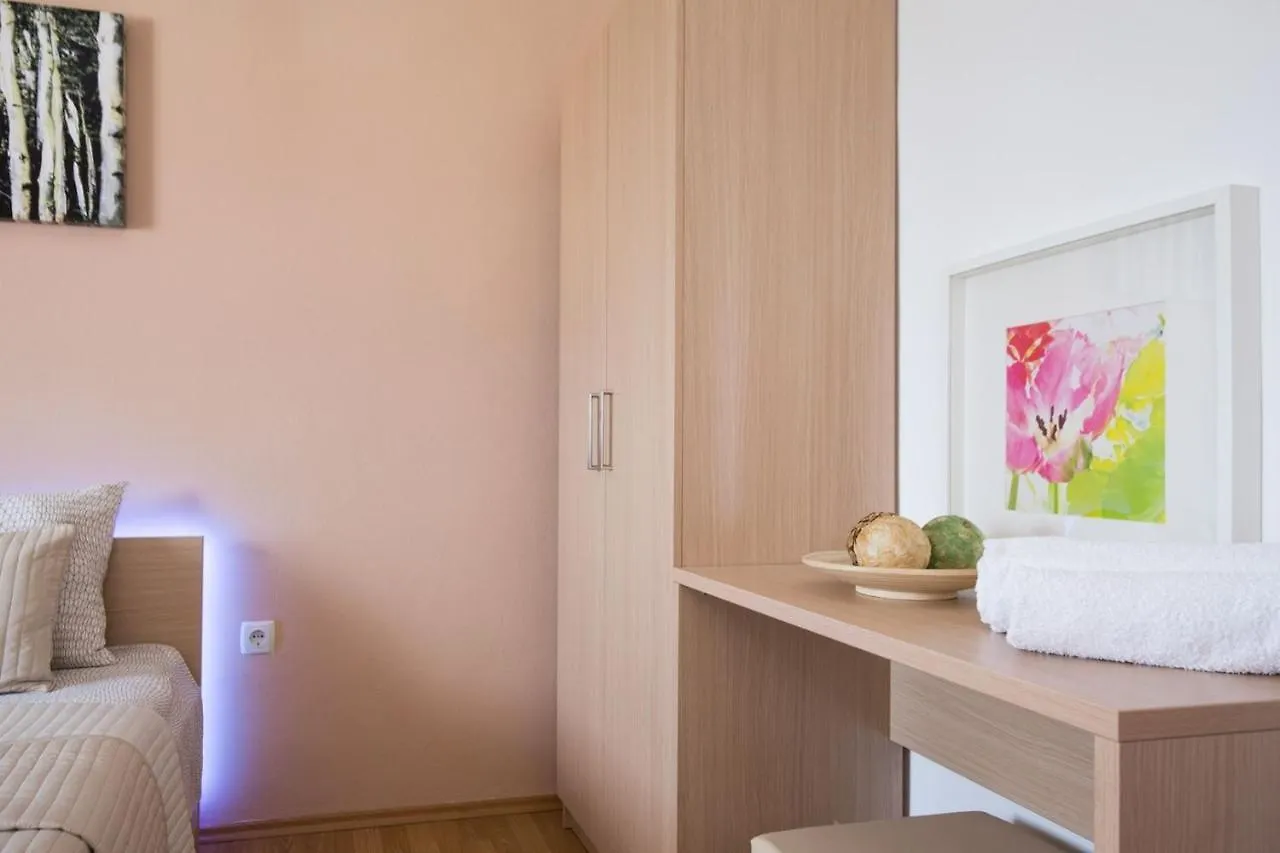 Guest house Apartments Adrijana Malinska