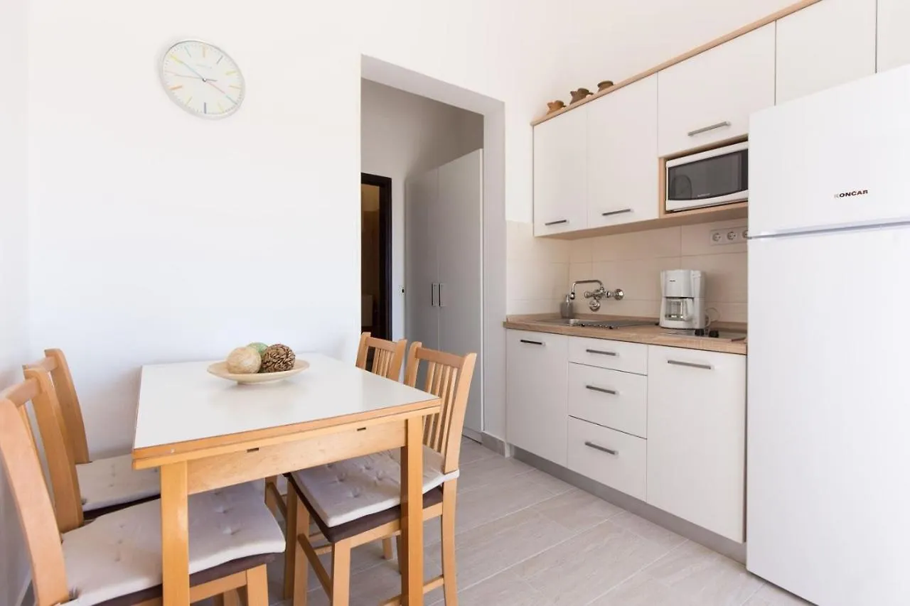 Guest house Apartments Adrijana Malinska