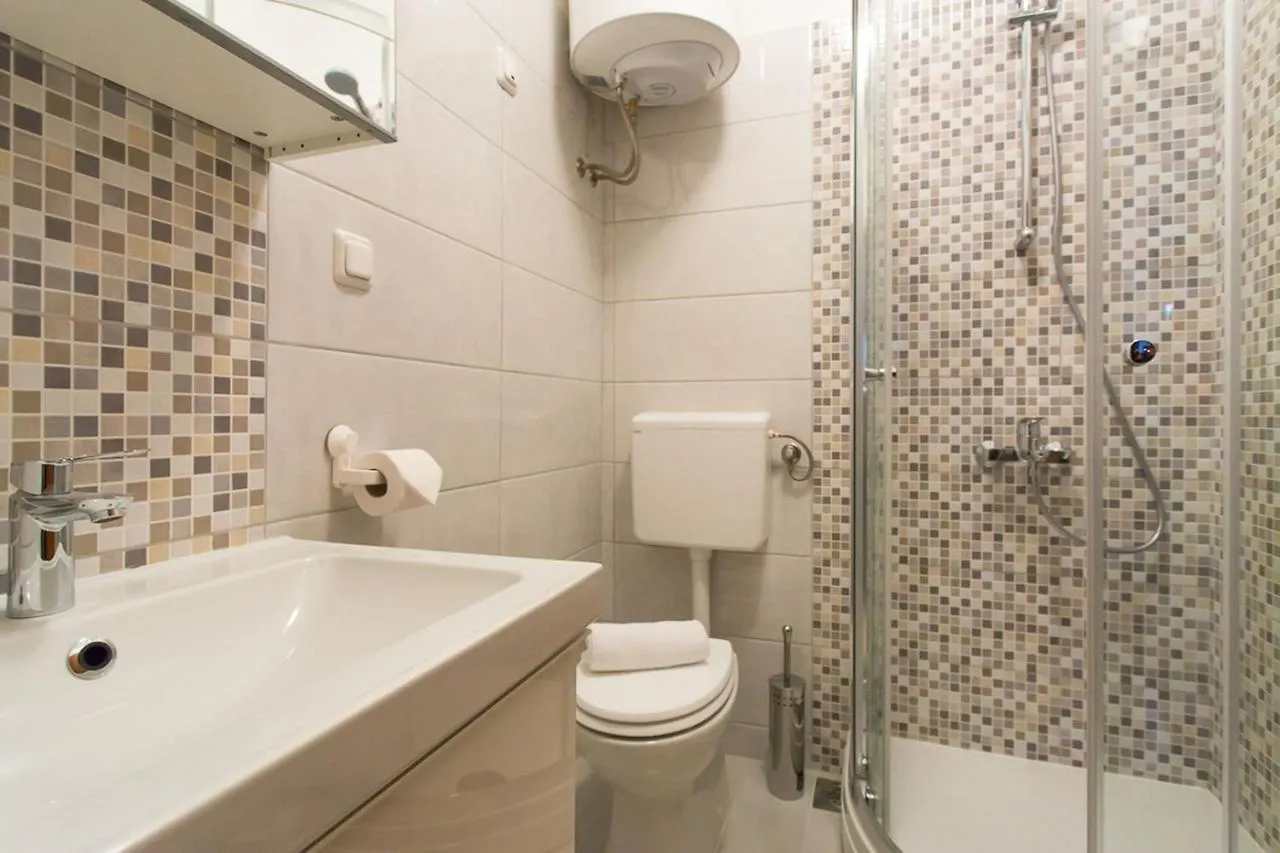 Guest house Apartments Adrijana Malinska