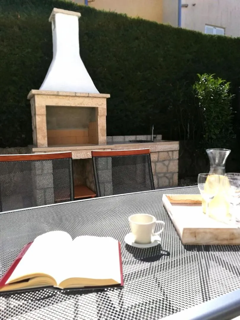 Guest house Apartments Adrijana Malinska
