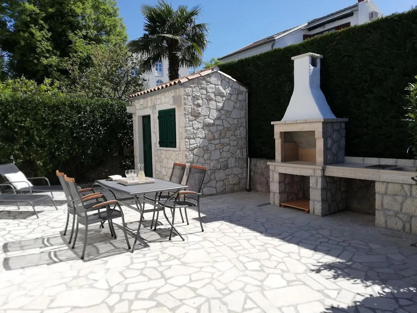 Guest house Apartments Adrijana Malinska